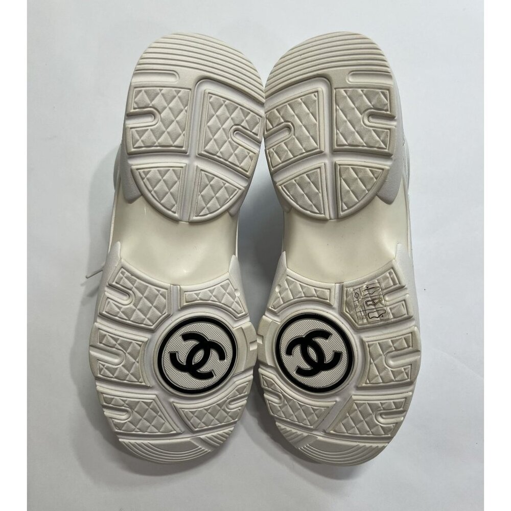 Chanel Interlocking CC logo Sneakers in White - Picture 11 of 11